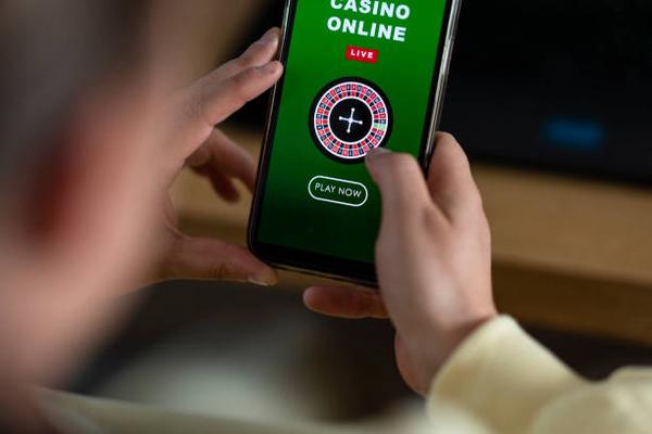 Enjoy Live Dealer Sessions across online casinos Singapore for Casino Fans